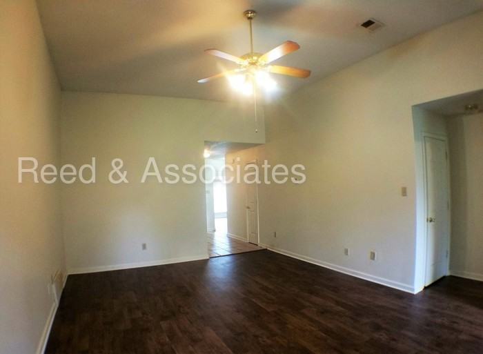 200 Garden View Dr - Photo 3 of 11
