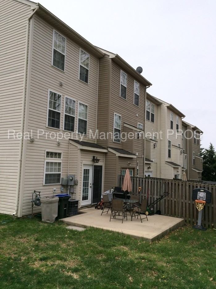 12430 Selkirk Cir - Photo 2 of 23