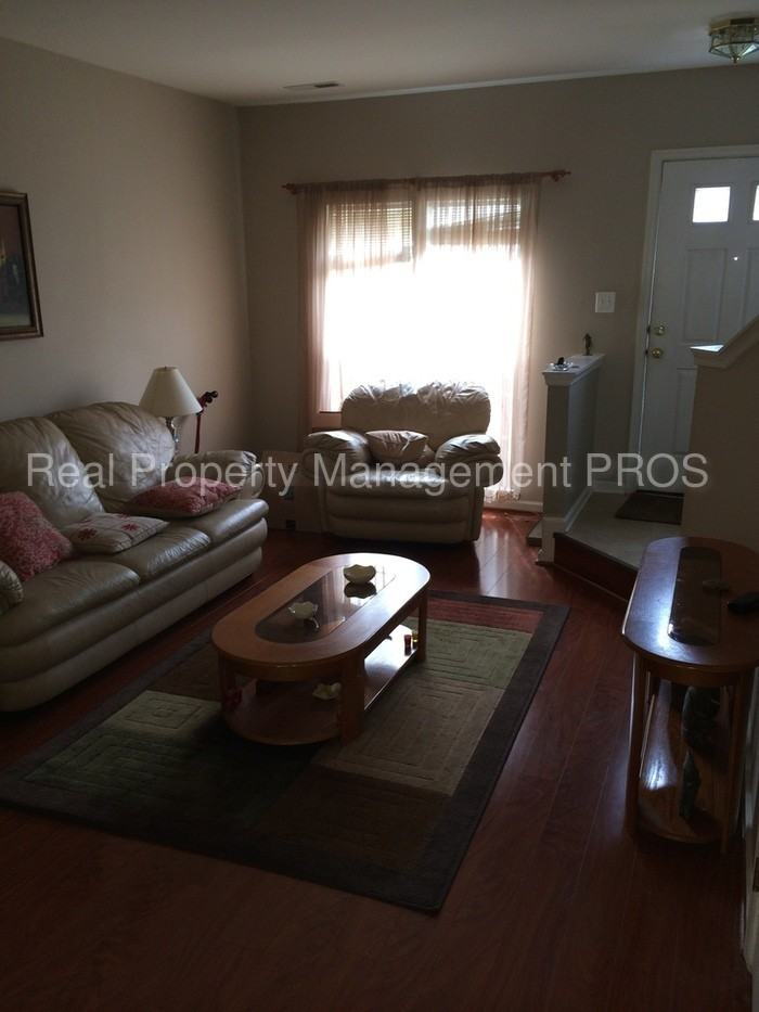 12430 Selkirk Cir - Photo 3 of 23
