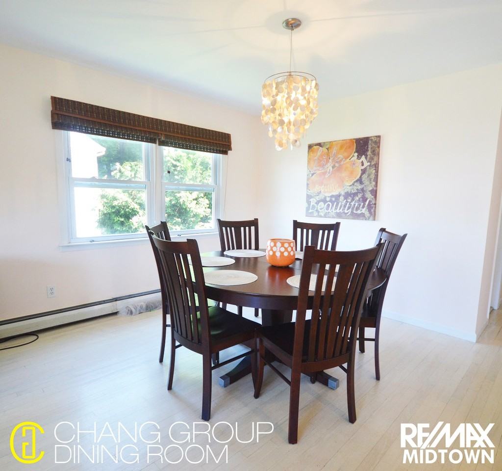 544 Warren Ave - Photo 3 of 14