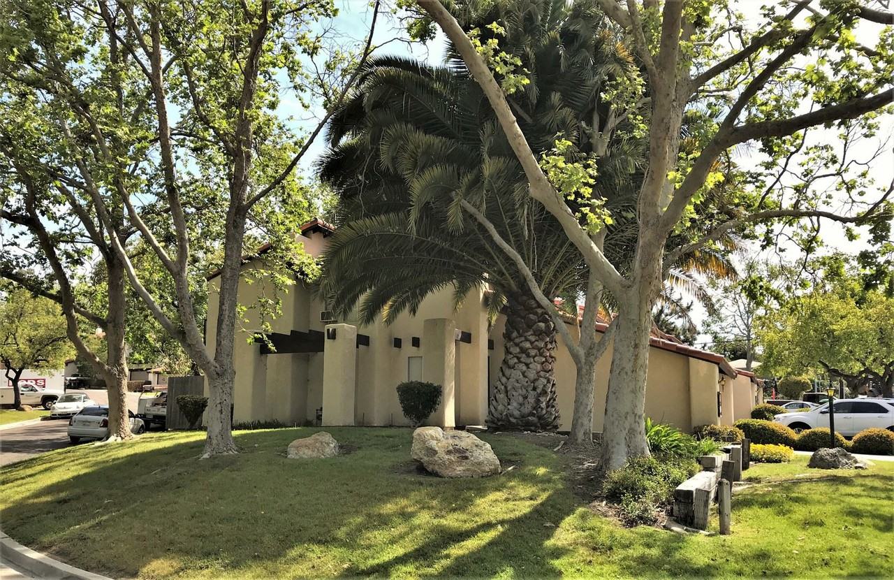 1689 Eucalyptus Dr - Photo 3 of 14