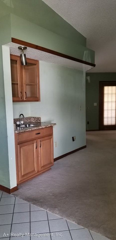 9132 Remington Dr - Photo 2 of 20