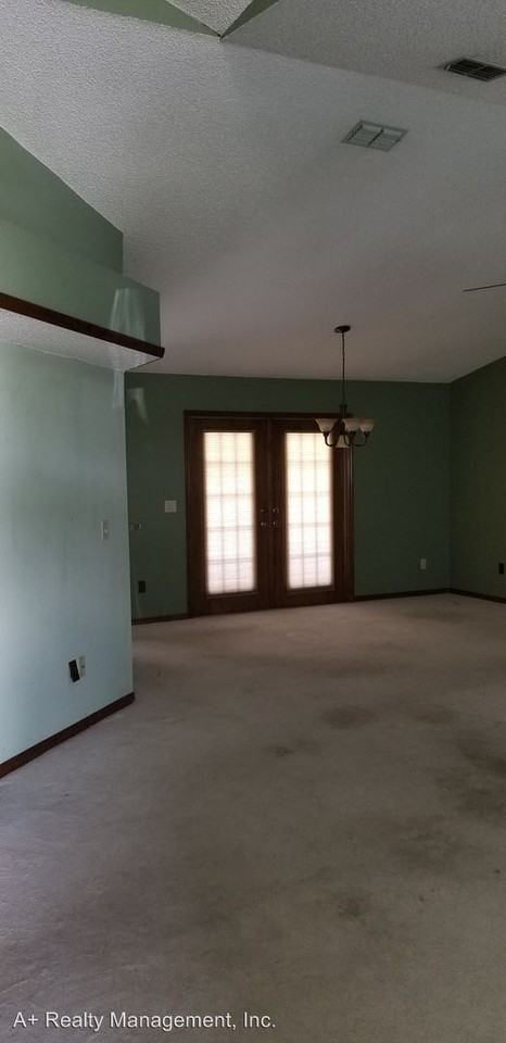 9132 Remington Dr - Photo 3 of 20