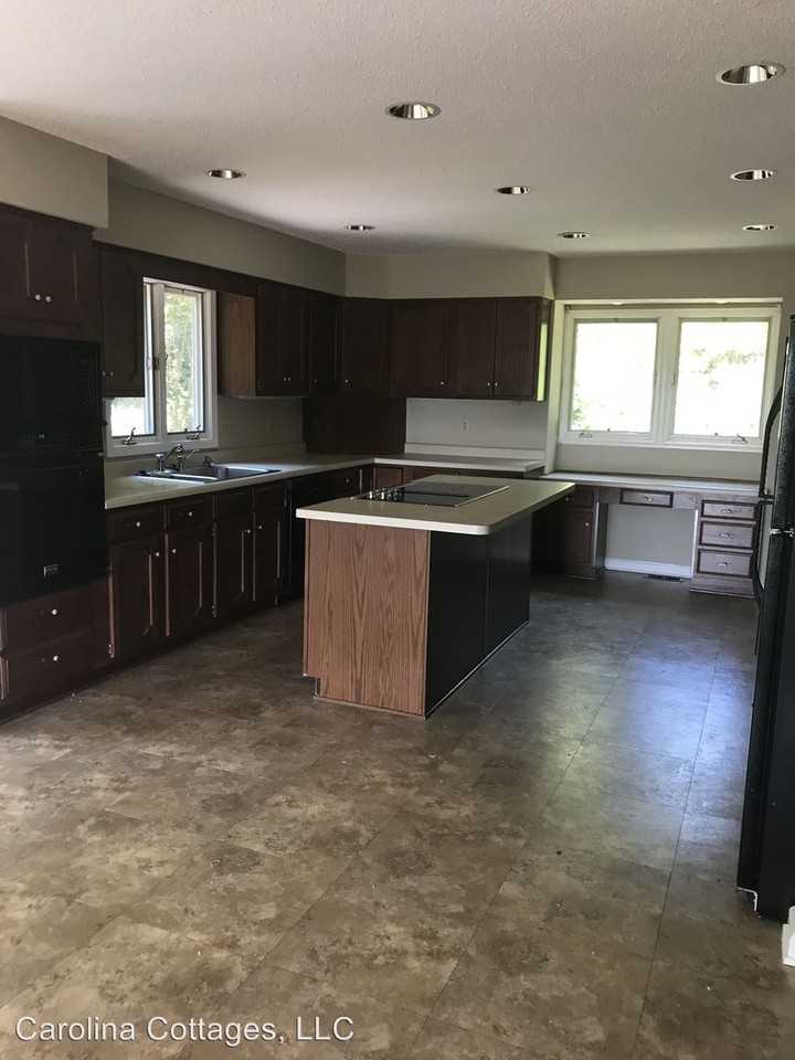 2320 Golf Club Ct - Photo 3 of 16