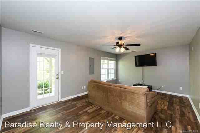 1522 Royal Auburn Ave - Photo 3 of 14