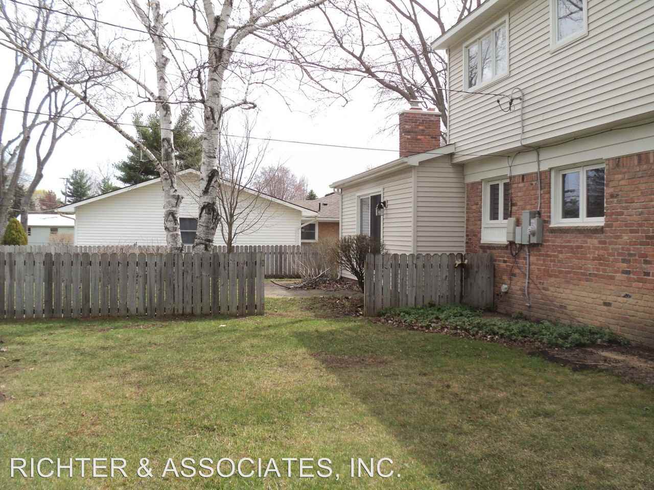 45250 Venetian Ave - Photo 2 of 11