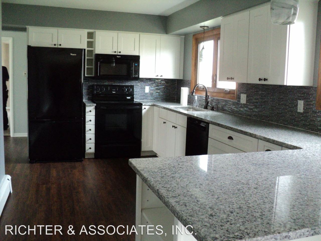 45250 Venetian Ave - Photo 3 of 11