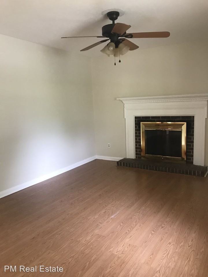 2400 Phoenix Dr - Photo 2 of 8