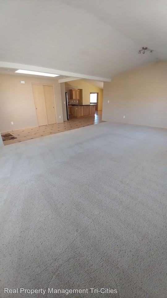 4430 Kubota Ln - Photo 3 of 29