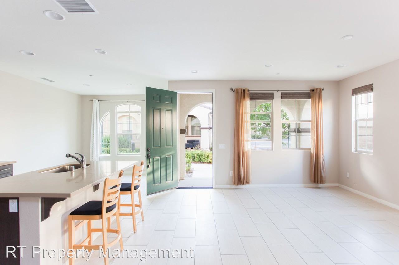 3202 Pebblebrook Rd - Photo 3 of 34