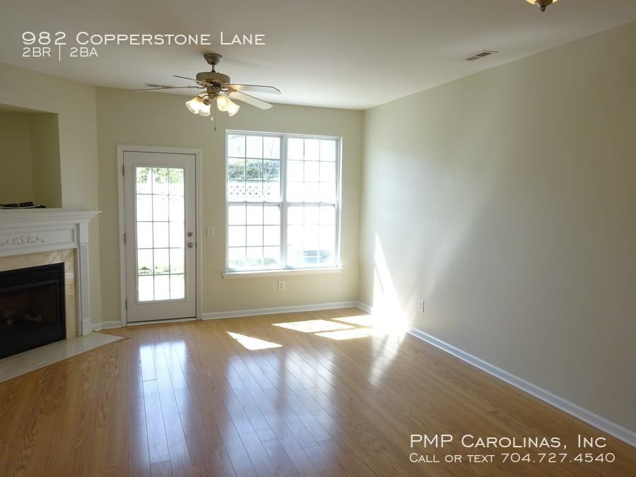 982 Copperstone Ln - Photo 3 of 10