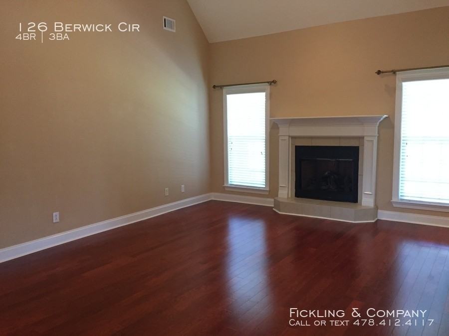 126 Berwick Cir - Photo 3 of 26