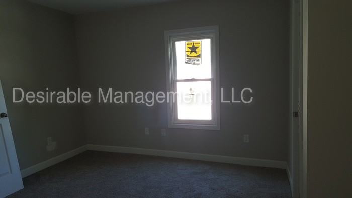 1142 33rd St - Photo 2 of 9