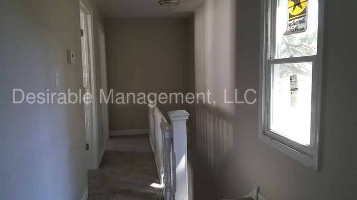 1142 33rd St - Photo 3 of 9