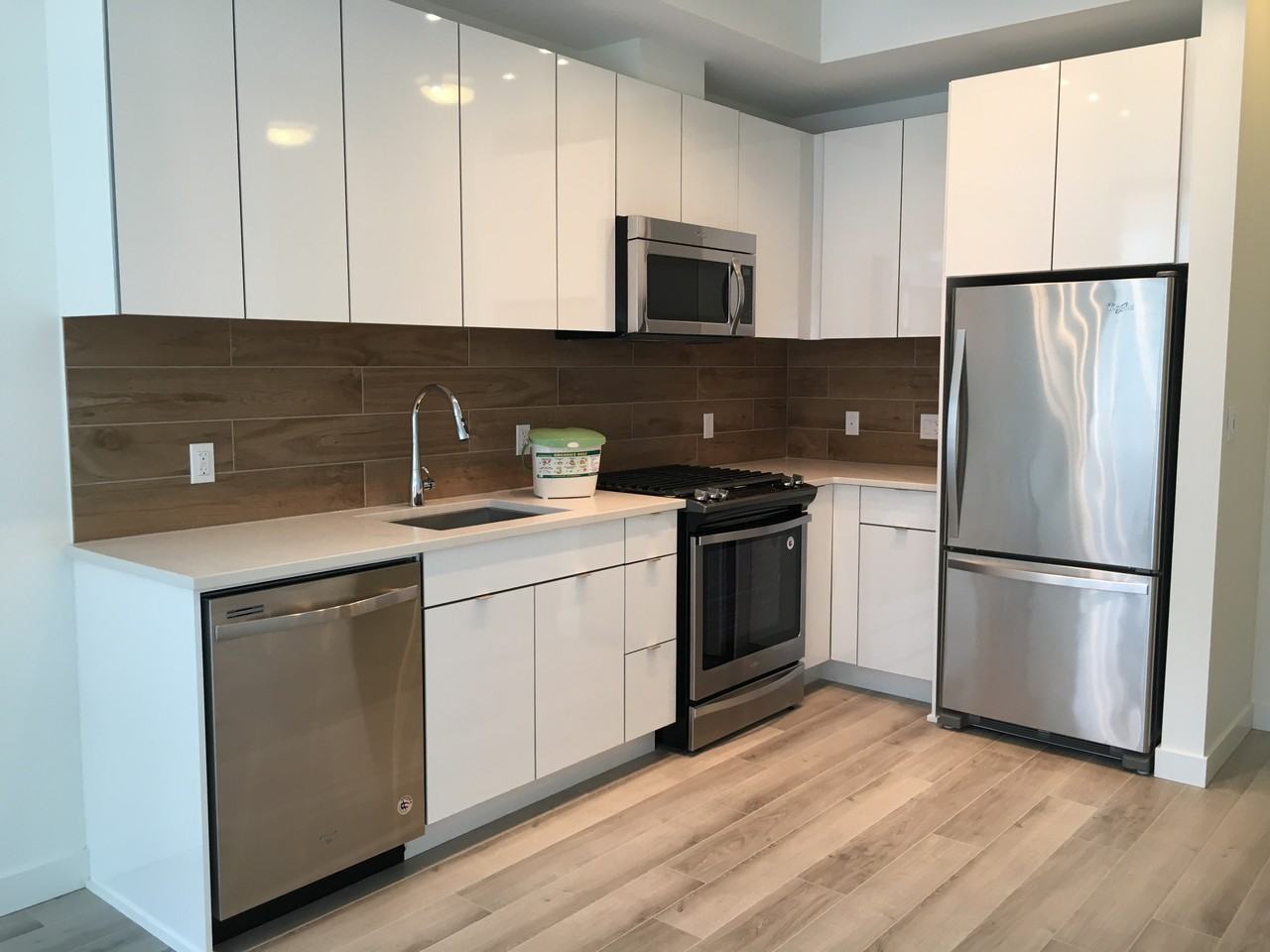 200 Nelson's Crescent - Photo 2 of 36