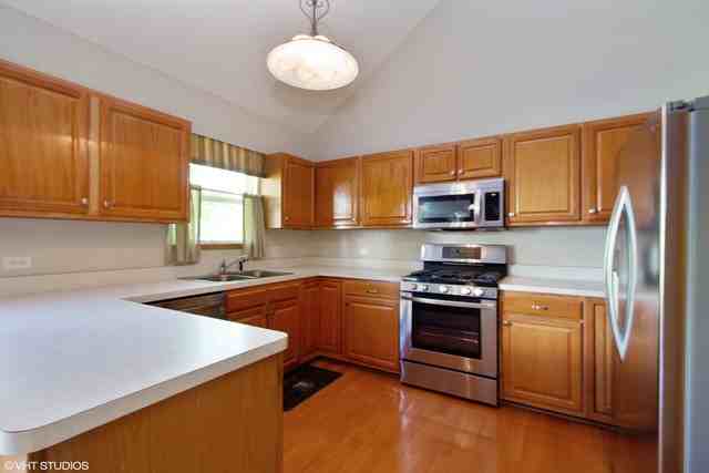 722 Summit Ct - Photo 2 of 15