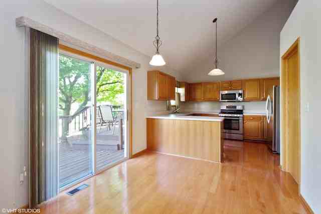 722 Summit Ct - Photo 3 of 15