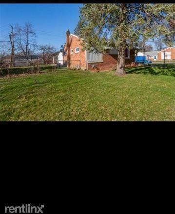 27790 W Chicago - Photo 3 of 19