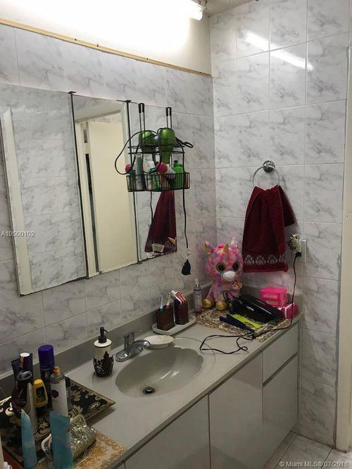 1285 W 26th Pl - Photo 3 of 4