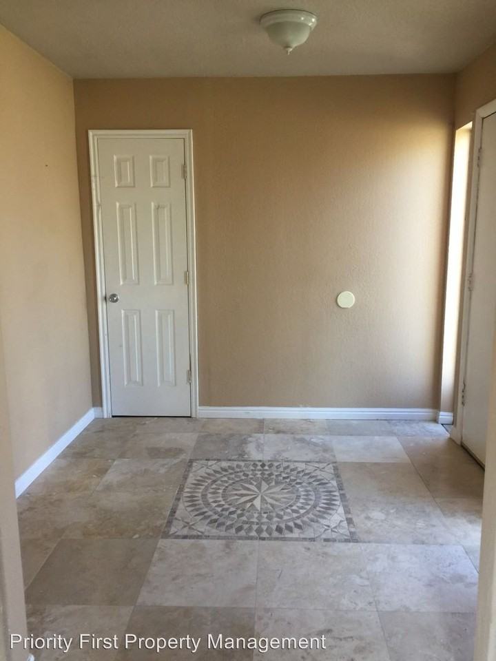 70 W 100 N - Photo 3 of 19