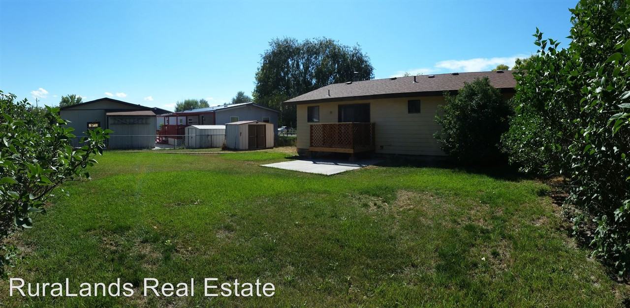 162 Dogwood Ln - Photo 3 of 18