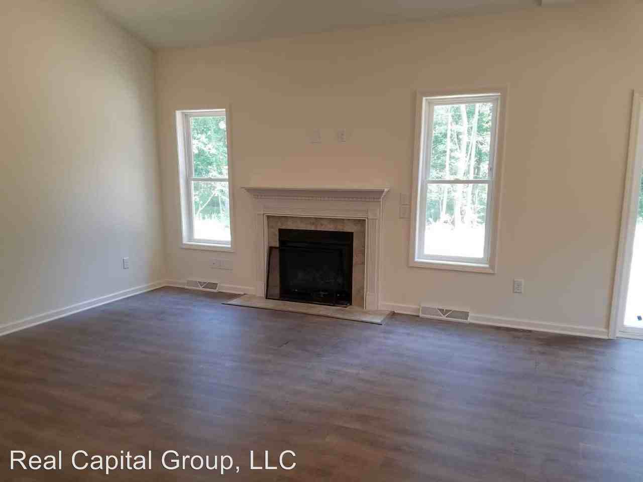 20 Jessica Ln - Photo 2 of 11