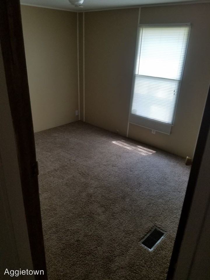 308 N Clay St - Photo 2 of 7