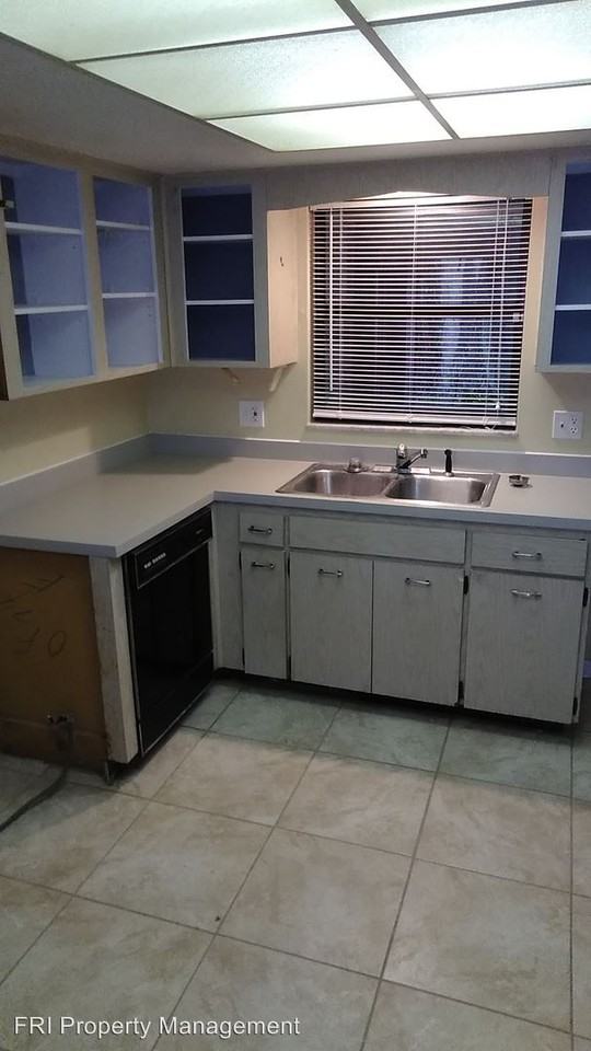 1870 Kreidt Dr - Photo 3 of 10