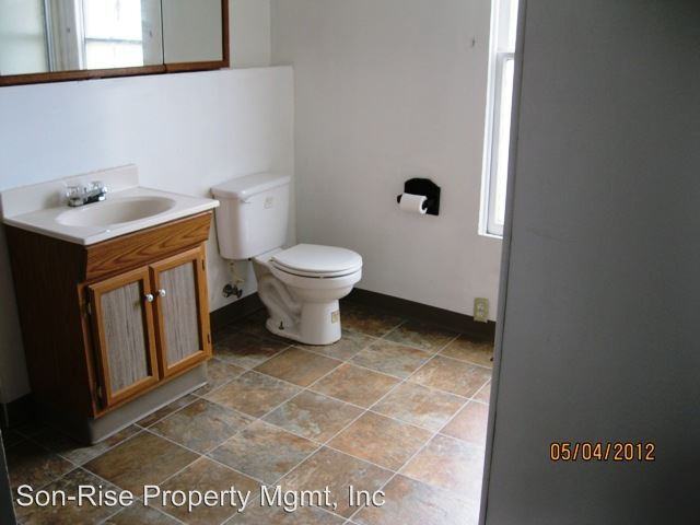 1611 E St - Photo 2 of 7