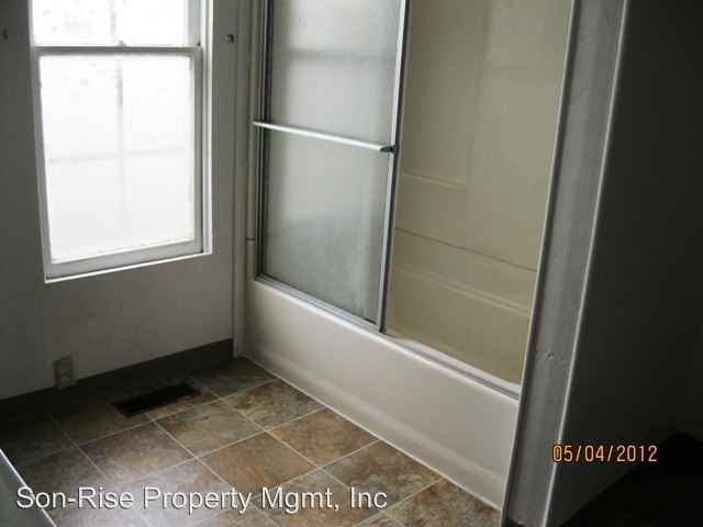 1611 E St - Photo 3 of 7