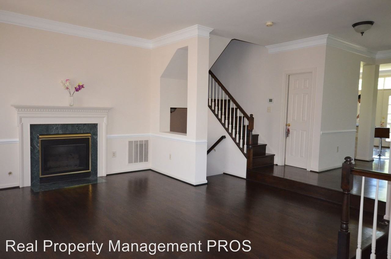 2249 Journet Dr - Photo 2 of 30