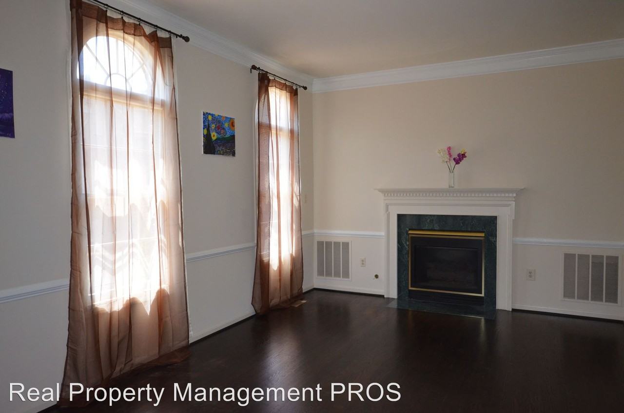 2249 Journet Dr - Photo 3 of 30