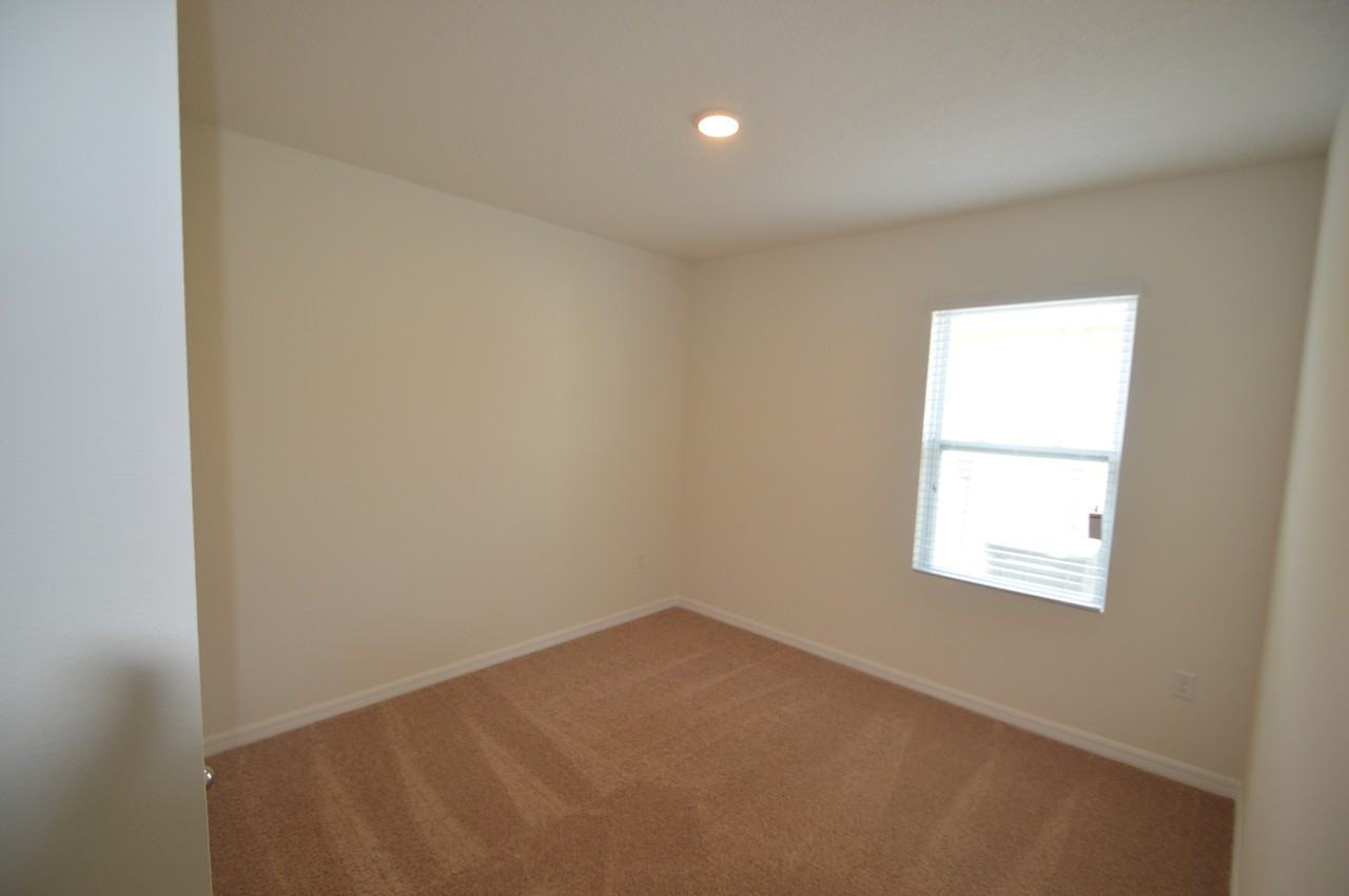 524 Squires Grove Dr - Photo 2 of 14