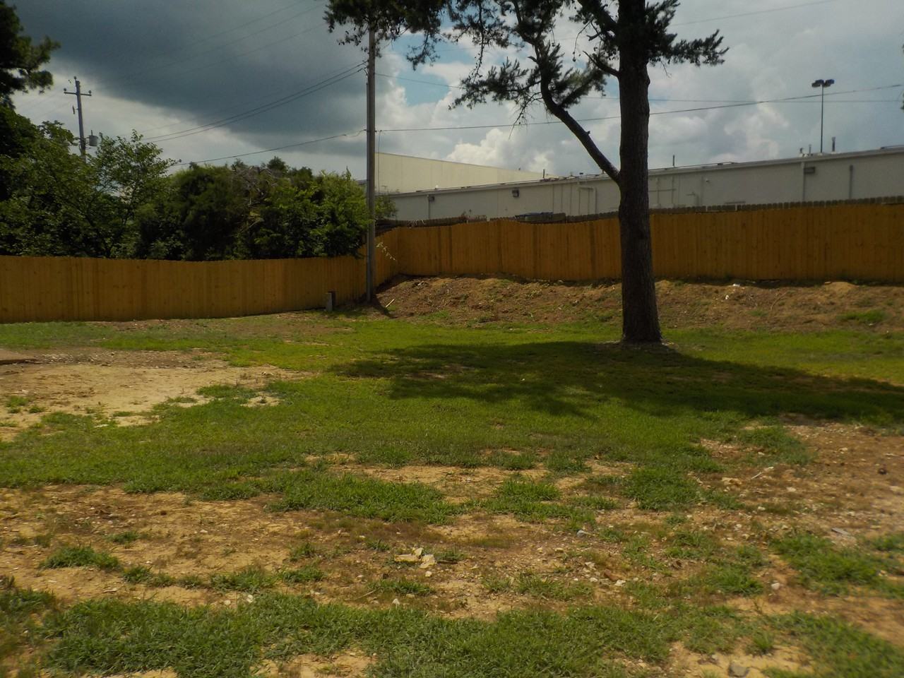 2947 Clearwood Rd - Photo 2 of 12