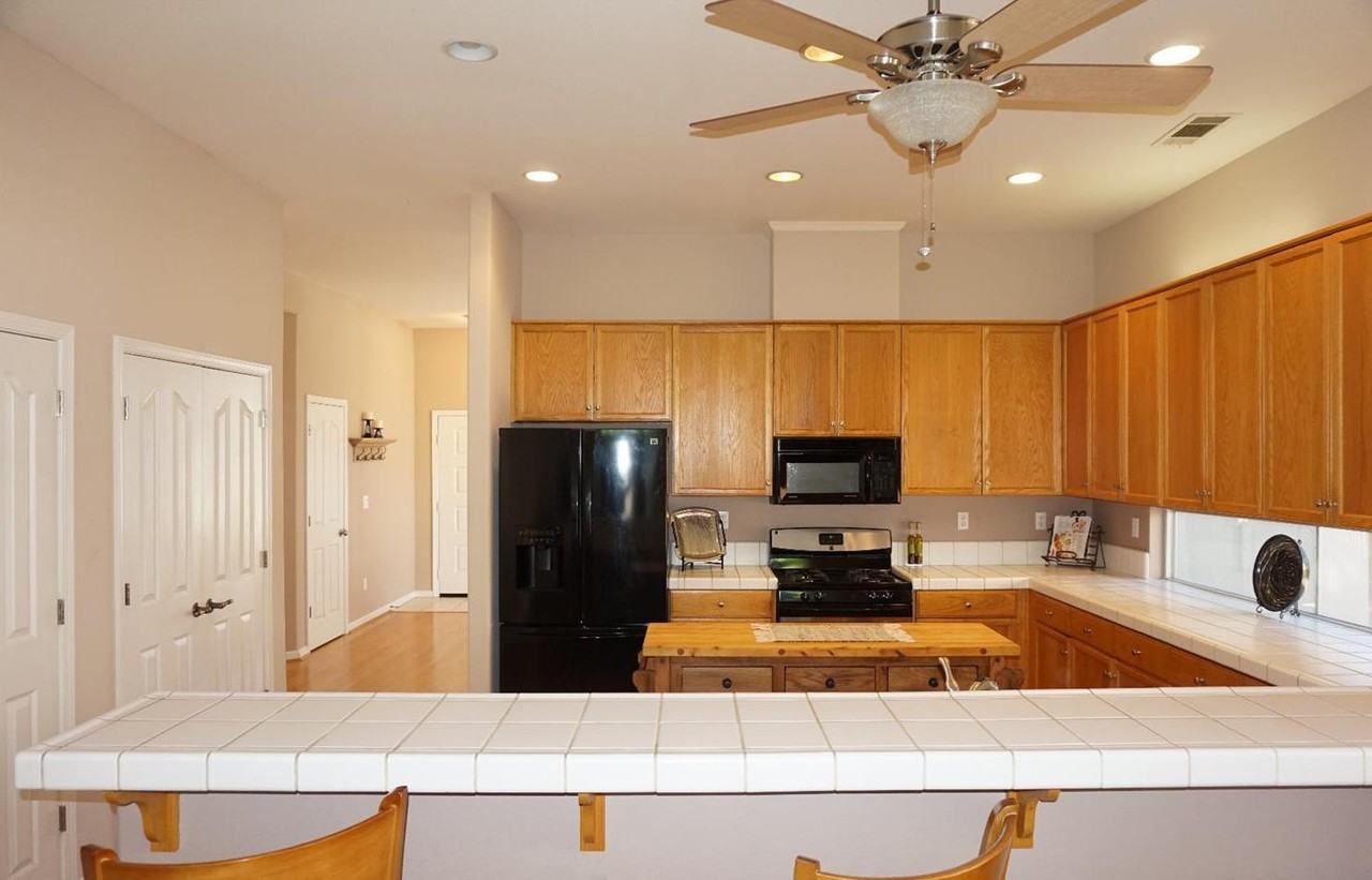 1471 Claremont Dr - Photo 2 of 10