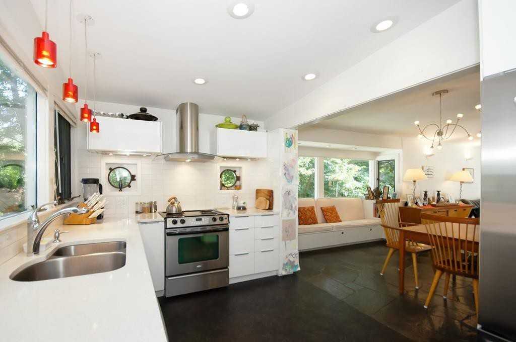 10 Moon Hill Rd - Photo 3 of 20