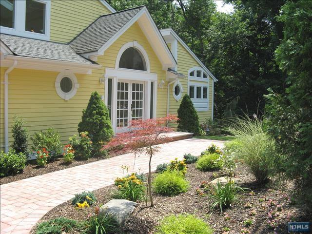 236 W Saddle River Rd - Photo 2 of 17