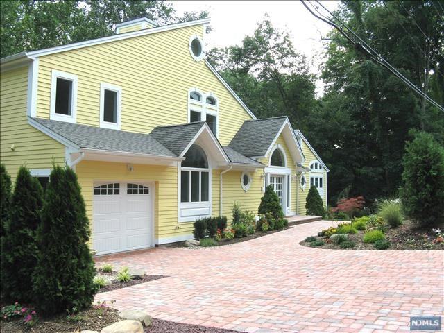 236 W Saddle River Rd - Photo 3 of 17