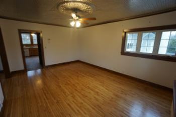 1307 Shoreline Dr - Photo 2 of 5