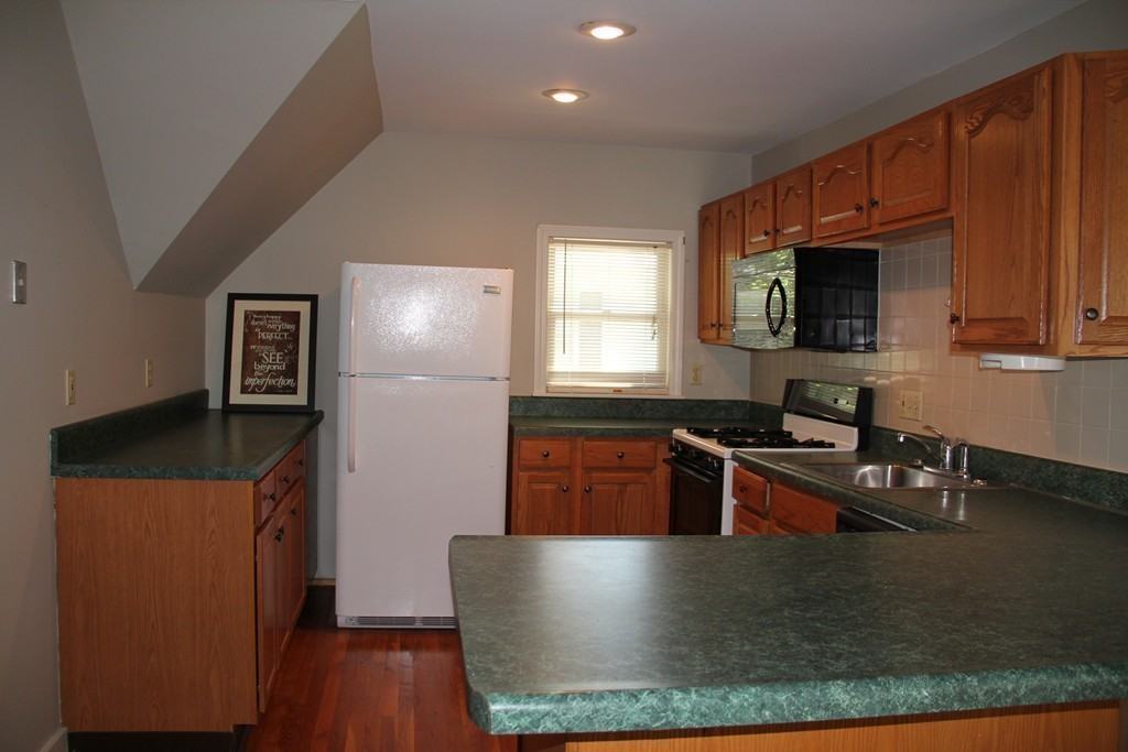 140 W Spruce St #2 - Photo 3 of 18