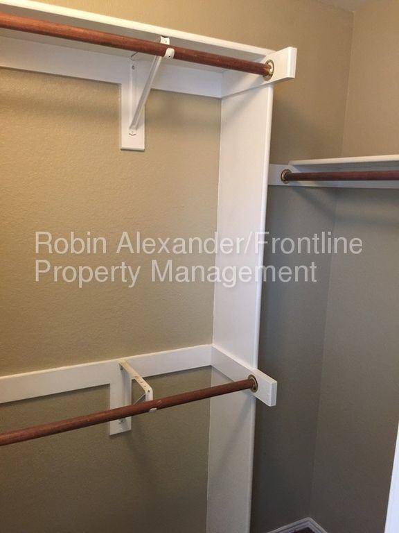 527 Elk Run Dr - Photo 3 of 14