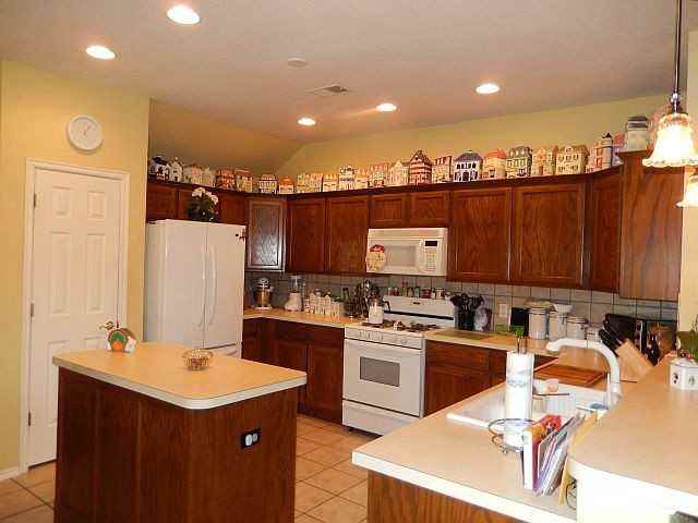 10916 NW 38th Terrace - Photo 2 of 7