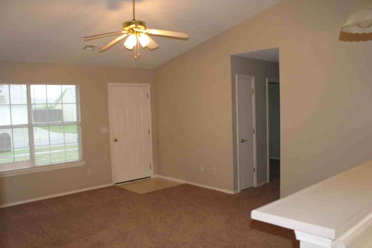 1103 W 22nd St - Photo 2 of 8