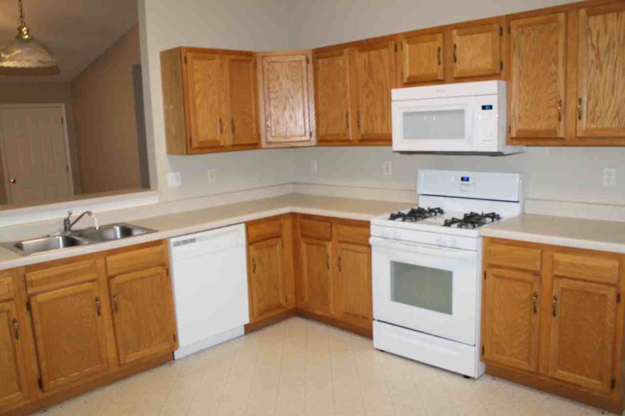 1103 W 22nd St - Photo 3 of 8