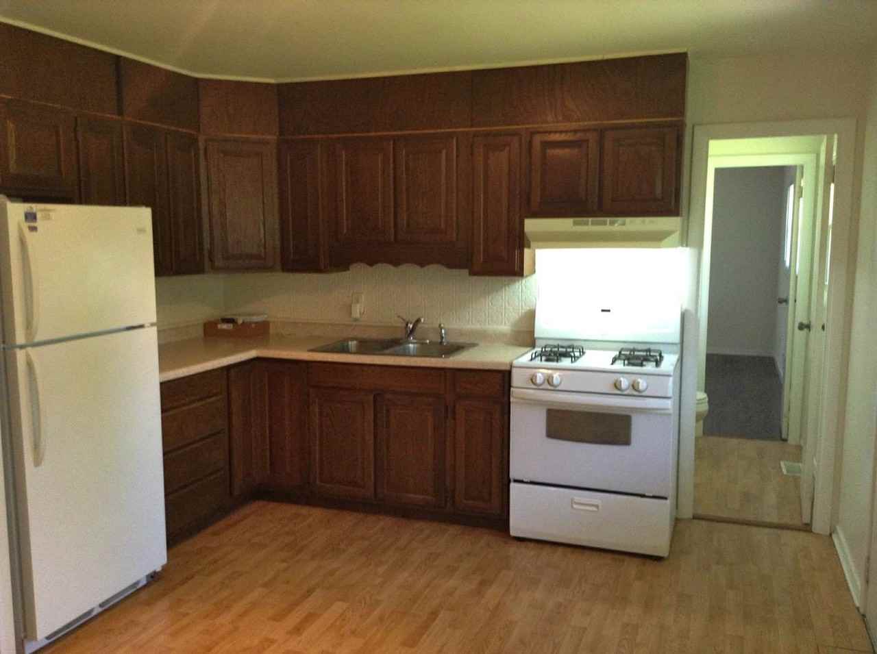 17513 Maple Ave - Photo 3 of 11