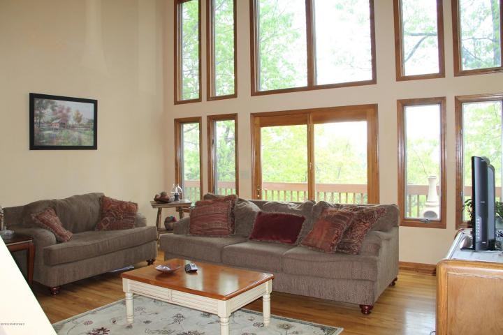 265 Howery St - Photo 3 of 39