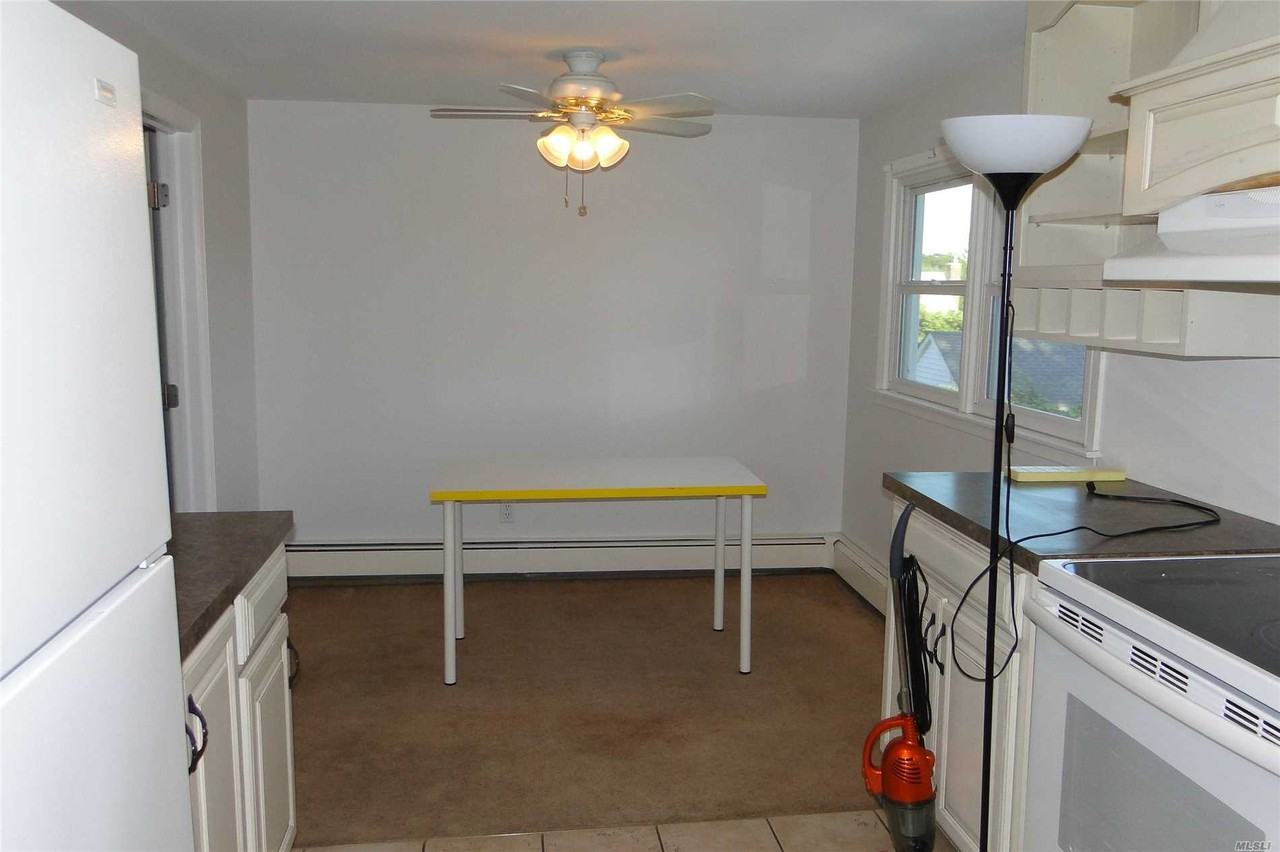 559 Henry St - Photo 3 of 7