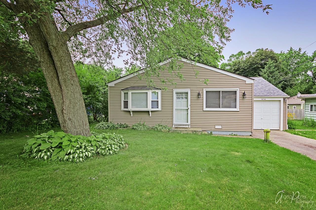36740 N Lawrence Dr - Photo 2 of 20