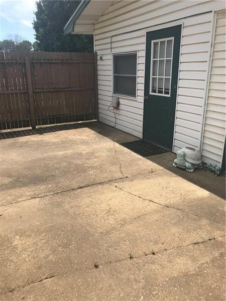 912 New Castle Rd - Photo 3 of 16