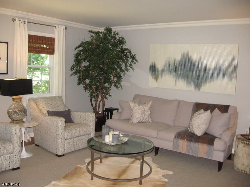 4 Johnson Dr - Photo 3 of 15